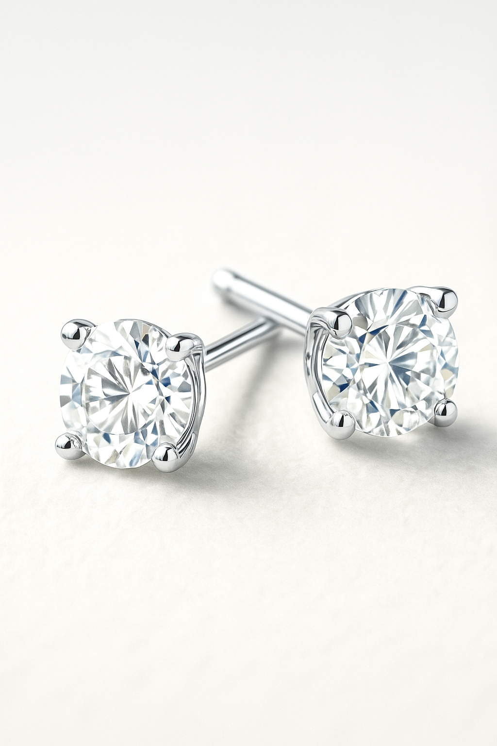 Luxury-Round-Diamond-Stud-Earrings
