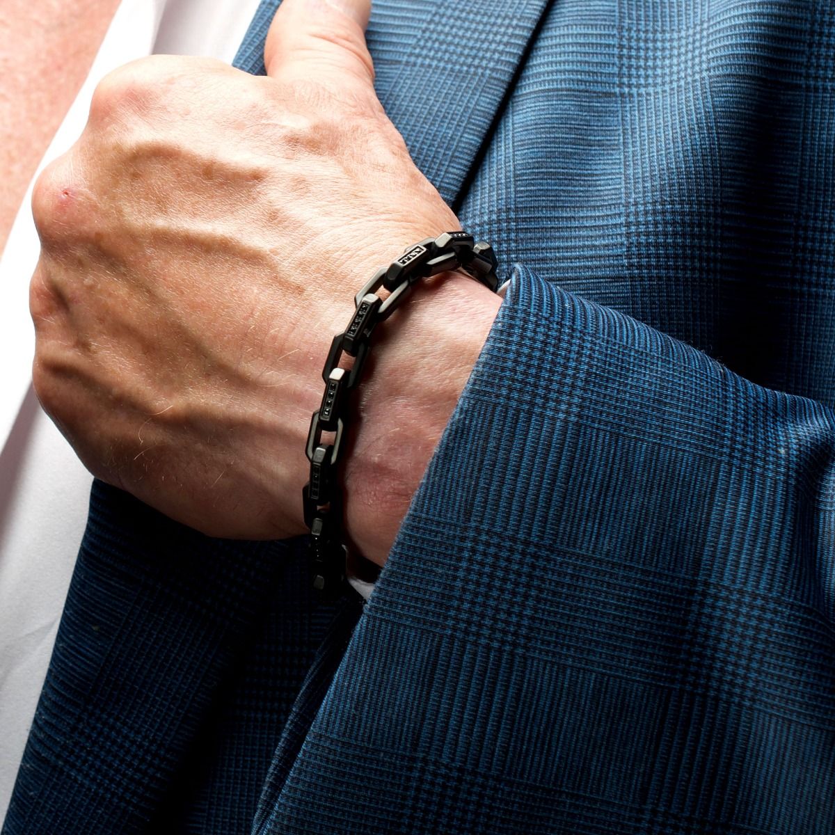 8mm Matte Finish Black IP Stainless Steel Faceted Interlock Link Chain Bracelet with 1mm Black Spinel