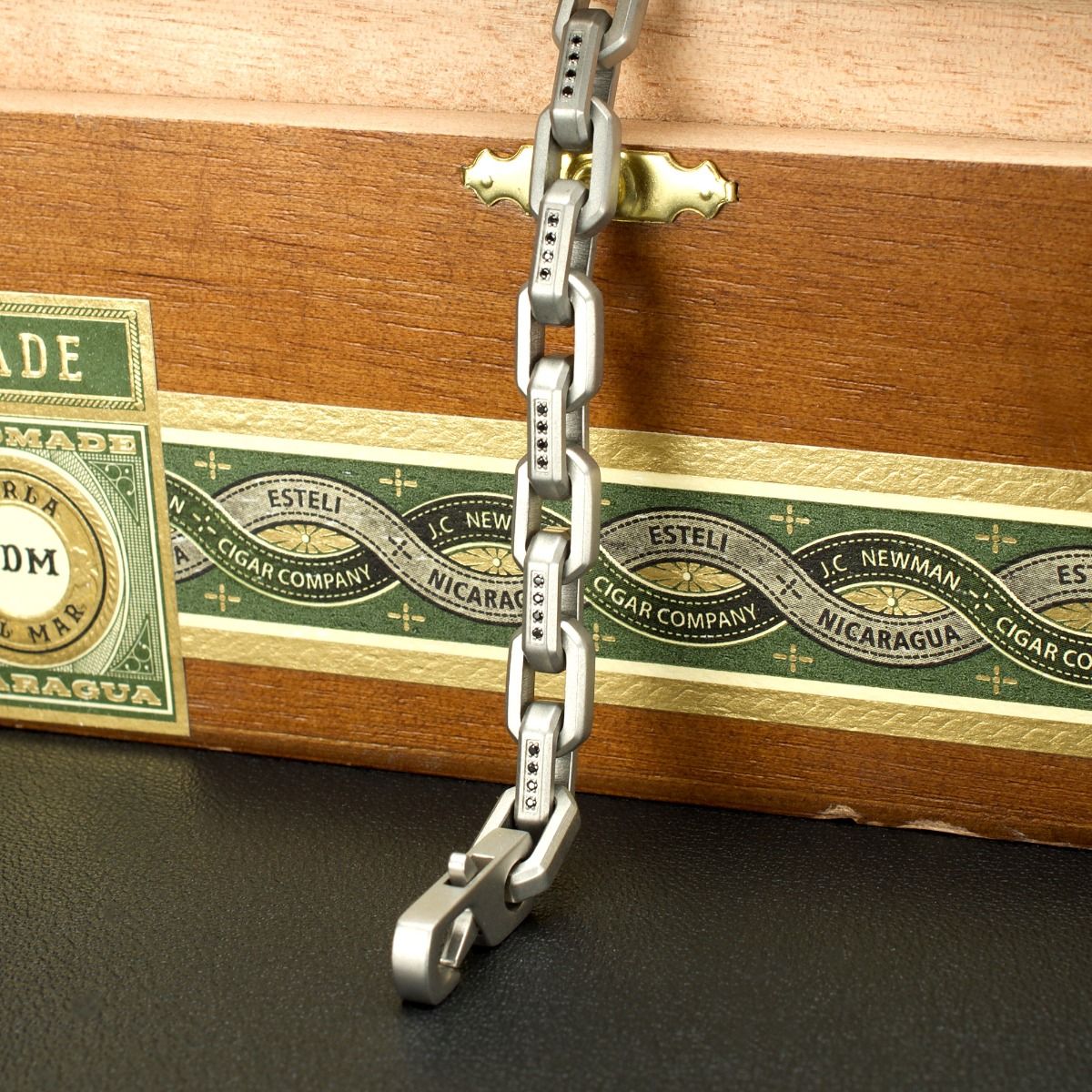 8mm Matte Finish Stainless Steel Faceted Interlock Link Chain Bracelet with 1mm Black Spinel